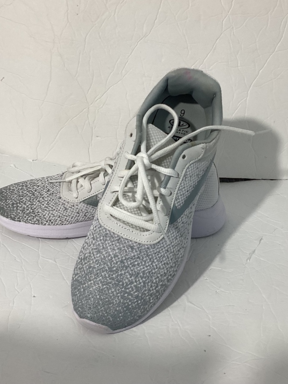 ATHLETIC WORKS WOMAN MEMORY FOAM GRAY SNEAKERS WALK SHOES SIZE 9 - Picture 3 of 10